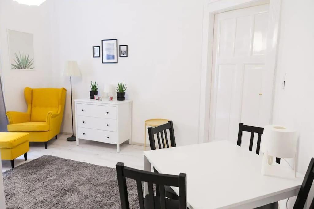 Central 30M2 A/C Apartment, 3 Min From Ny Cafe Budapest Exteriör bild
